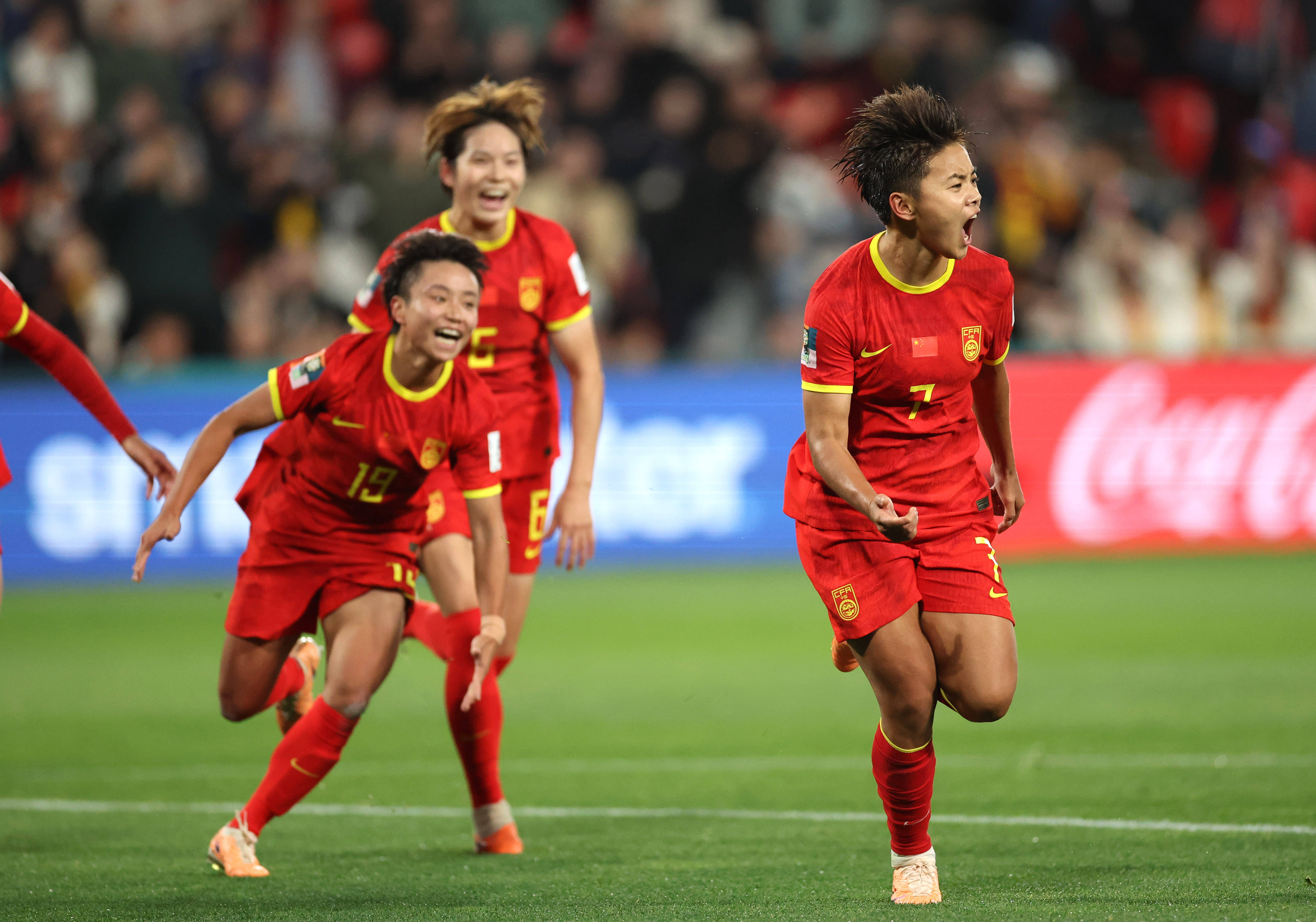 女足友谊赛中，中国队全力以赴